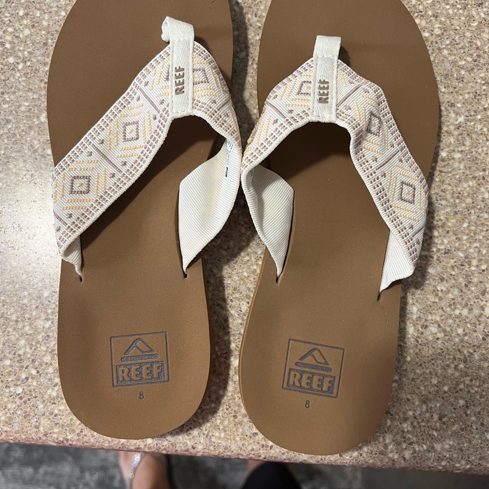 Reef Women's Patterned Tan Sandals size 7. New no tags. Never worn.